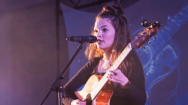 Fotografia de Lola Young